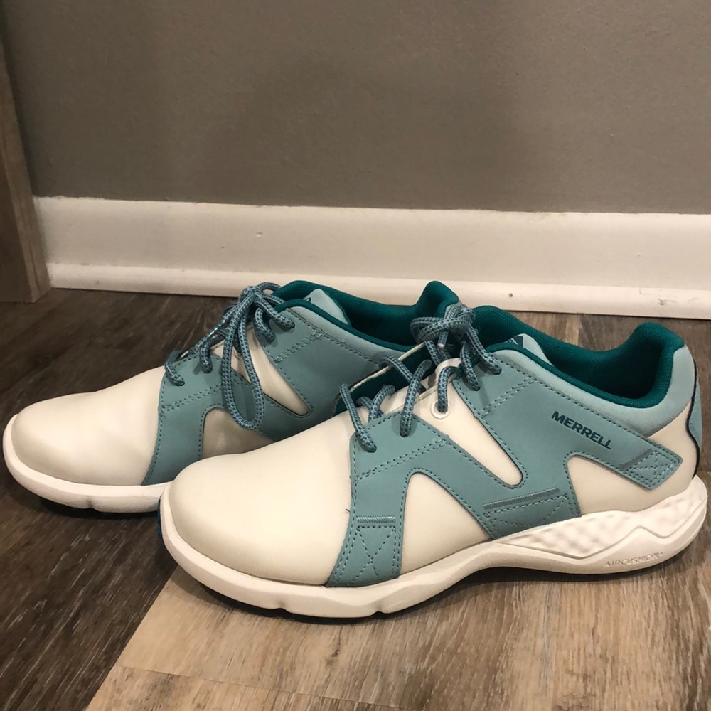 Size 7.5 Merrell tennis shoes